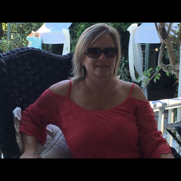 Meet your Posher, Laurie - Picture 2 of 2